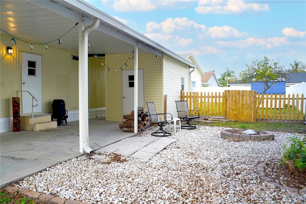 For Sale: $259,900 (2 beds, 3 baths, 1032 Square Feet)