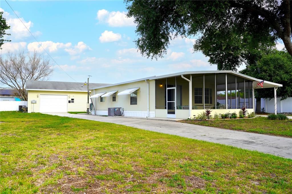 For Sale: $259,900 (2 beds, 3 baths, 1032 Square Feet)