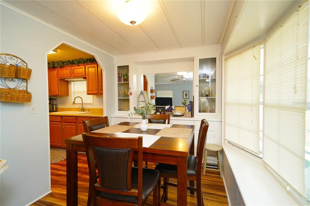 For Sale: $259,900 (2 beds, 3 baths, 1032 Square Feet)