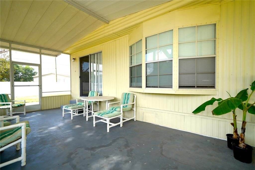 For Sale: $259,900 (2 beds, 3 baths, 1032 Square Feet)
