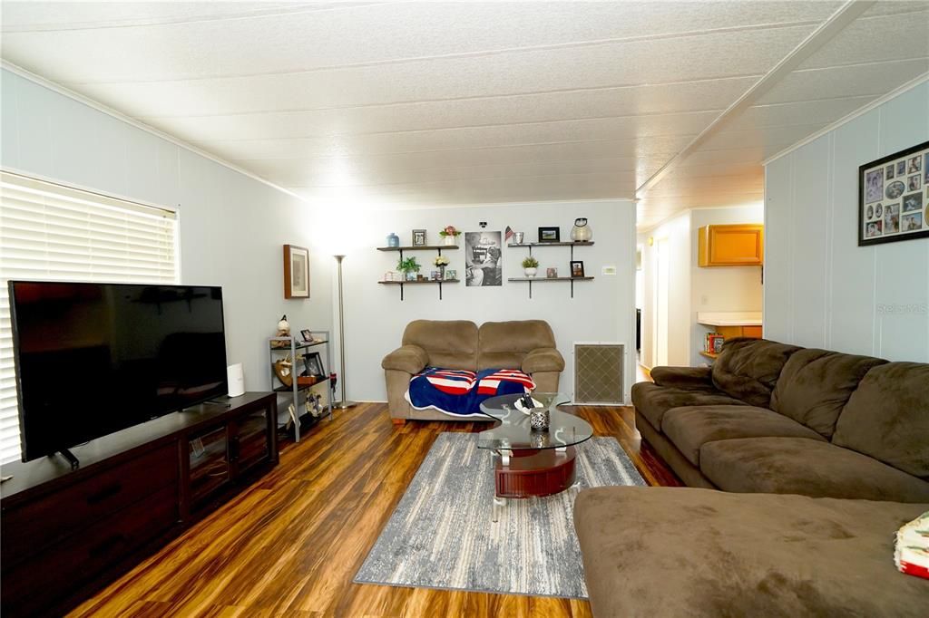 For Sale: $259,900 (2 beds, 3 baths, 1032 Square Feet)