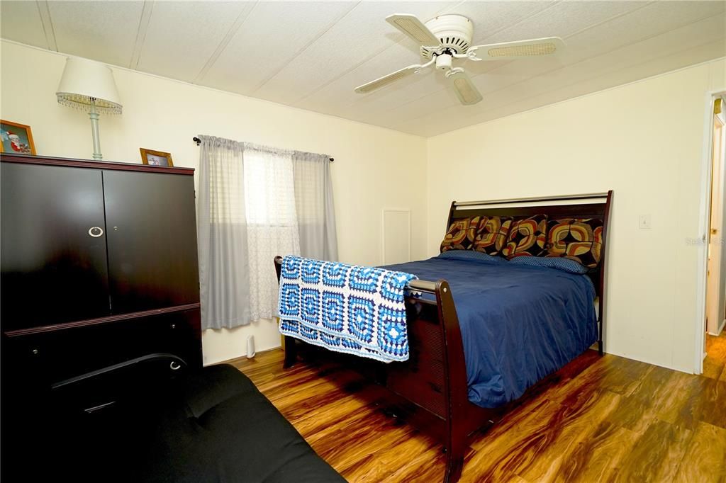 For Sale: $259,900 (2 beds, 3 baths, 1032 Square Feet)