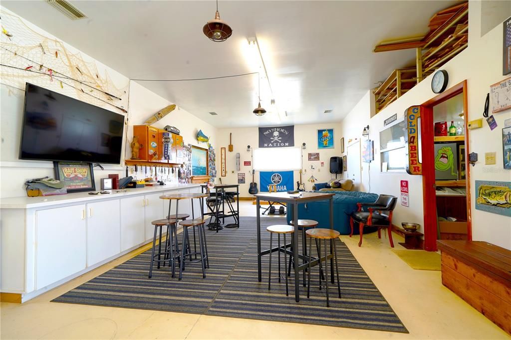 For Sale: $259,900 (2 beds, 3 baths, 1032 Square Feet)
