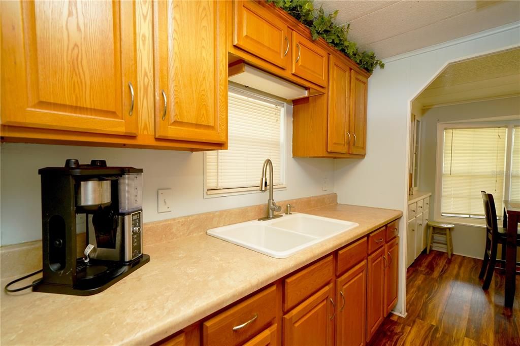 For Sale: $259,900 (2 beds, 3 baths, 1032 Square Feet)