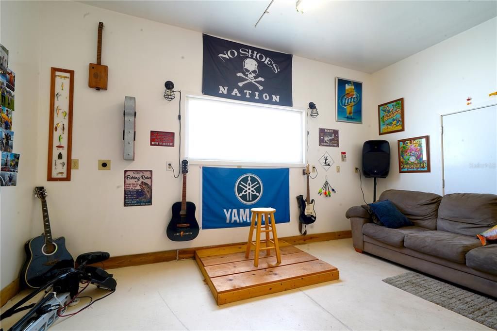 For Sale: $259,900 (2 beds, 3 baths, 1032 Square Feet)