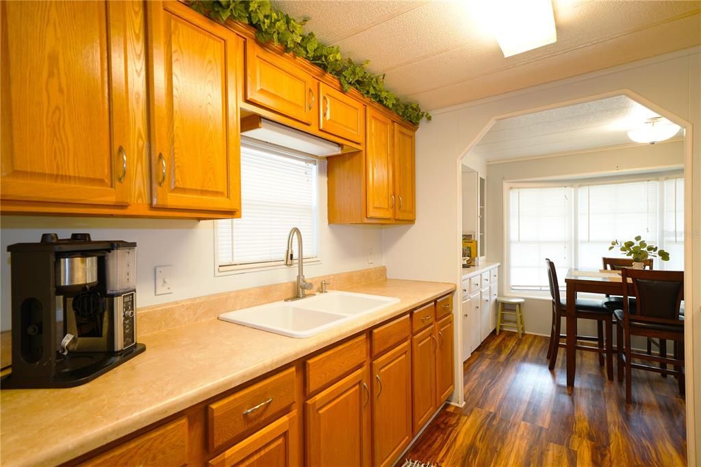 For Sale: $259,900 (2 beds, 3 baths, 1032 Square Feet)