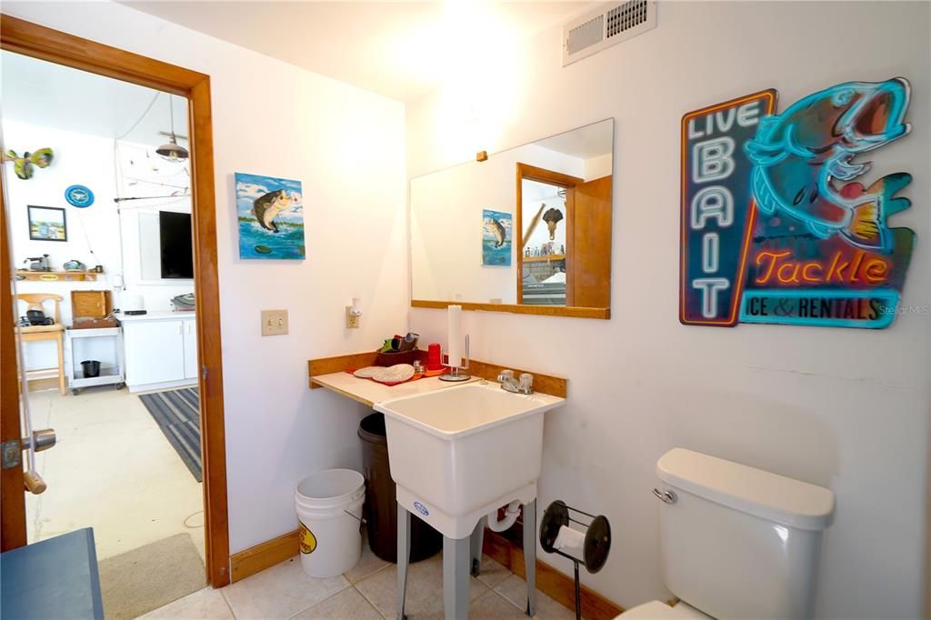 For Sale: $259,900 (2 beds, 3 baths, 1032 Square Feet)