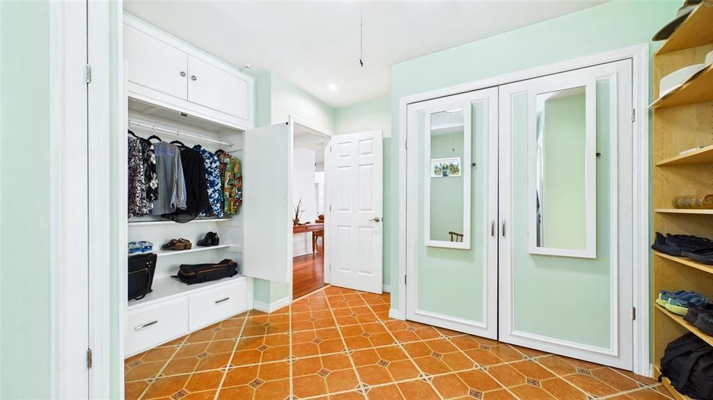 For Sale: $749,000 (3 beds, 3 baths, 1569 Square Feet)
