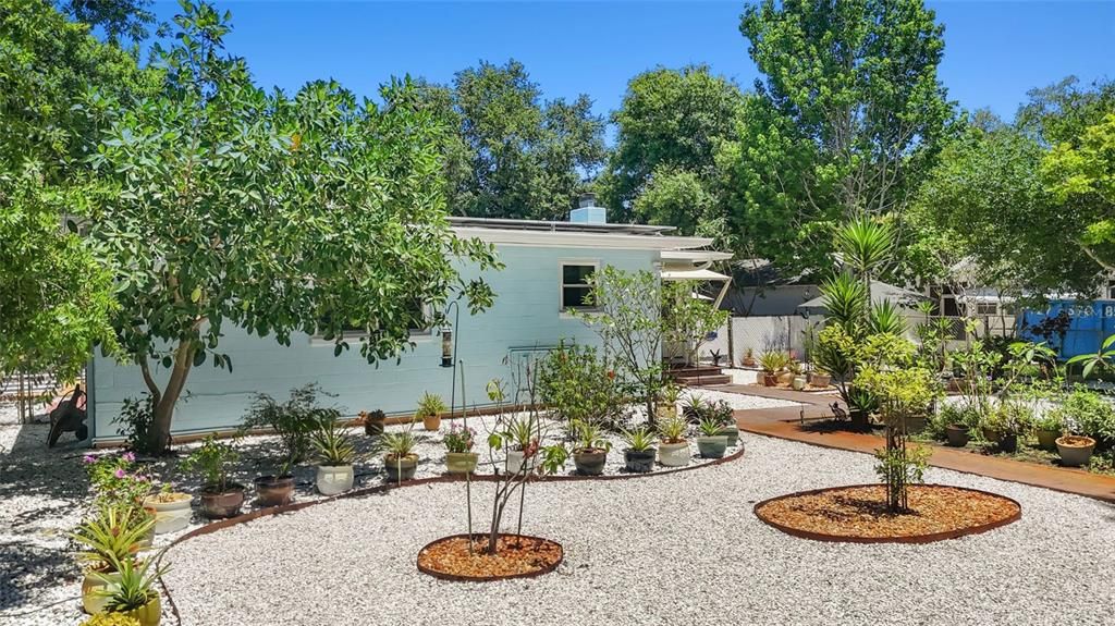 For Sale: $749,000 (3 beds, 3 baths, 1569 Square Feet)