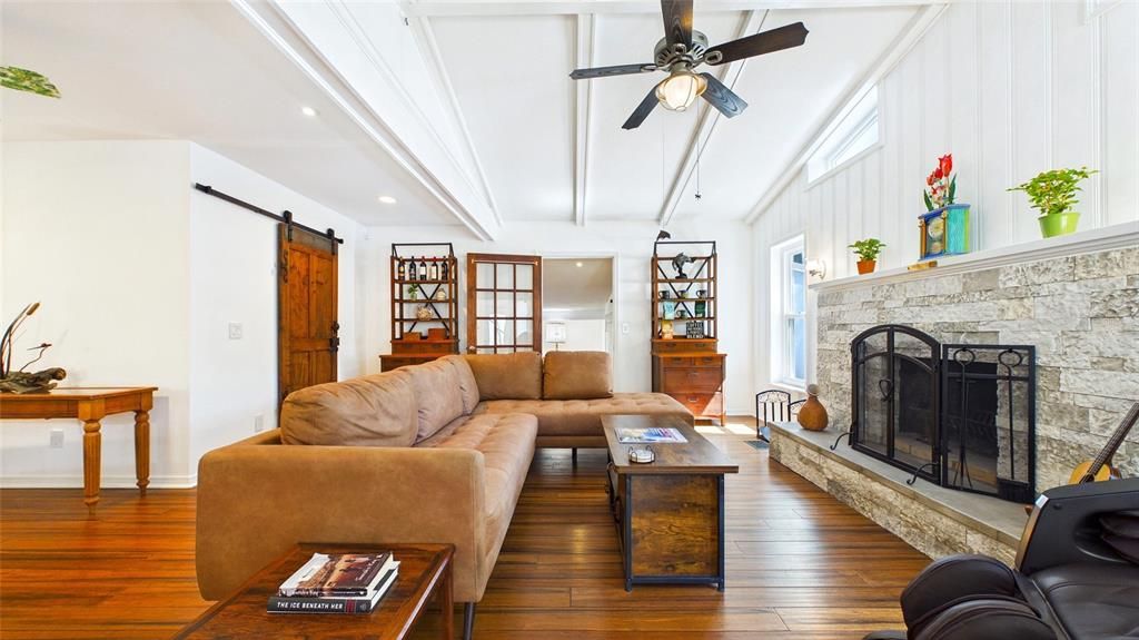 For Sale: $749,000 (3 beds, 3 baths, 1569 Square Feet)