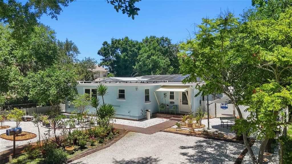 For Sale: $749,000 (3 beds, 3 baths, 1569 Square Feet)