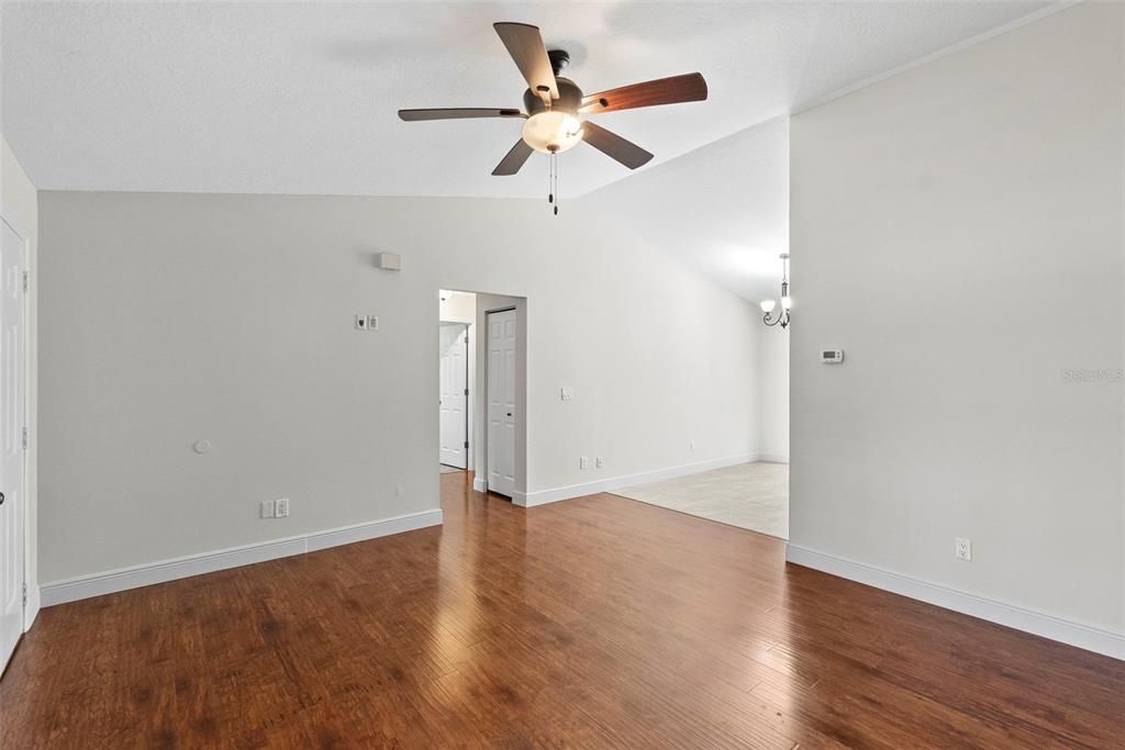 For Rent: $2,000 (2 beds, 2 baths, 1093 Square Feet)