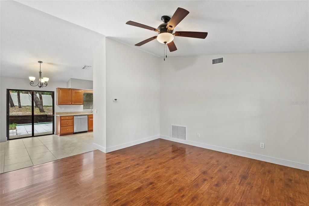 For Rent: $2,000 (2 beds, 2 baths, 1093 Square Feet)