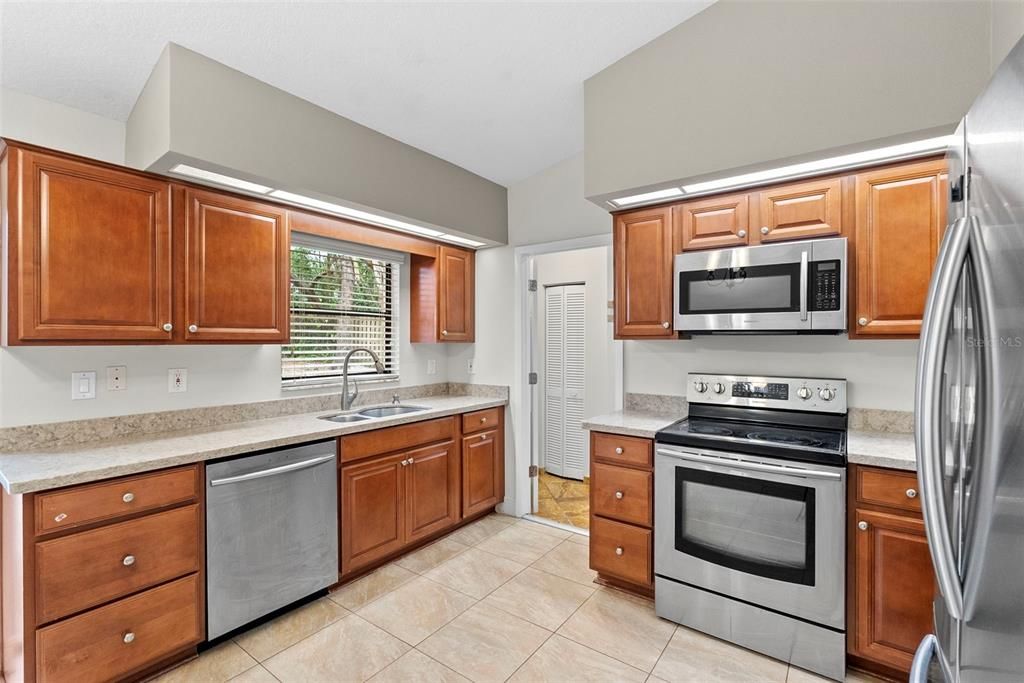For Rent: $2,000 (2 beds, 2 baths, 1093 Square Feet)