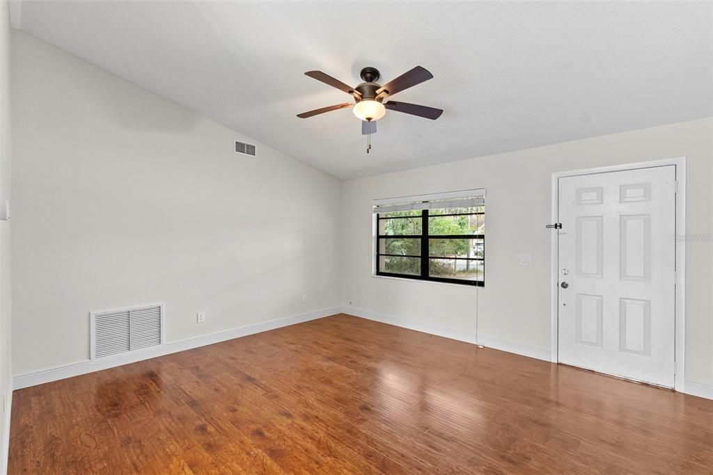 For Rent: $2,000 (2 beds, 2 baths, 1093 Square Feet)