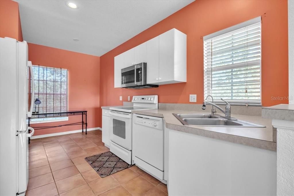 For Sale: $215,000 (3 beds, 2 baths, 1207 Square Feet)