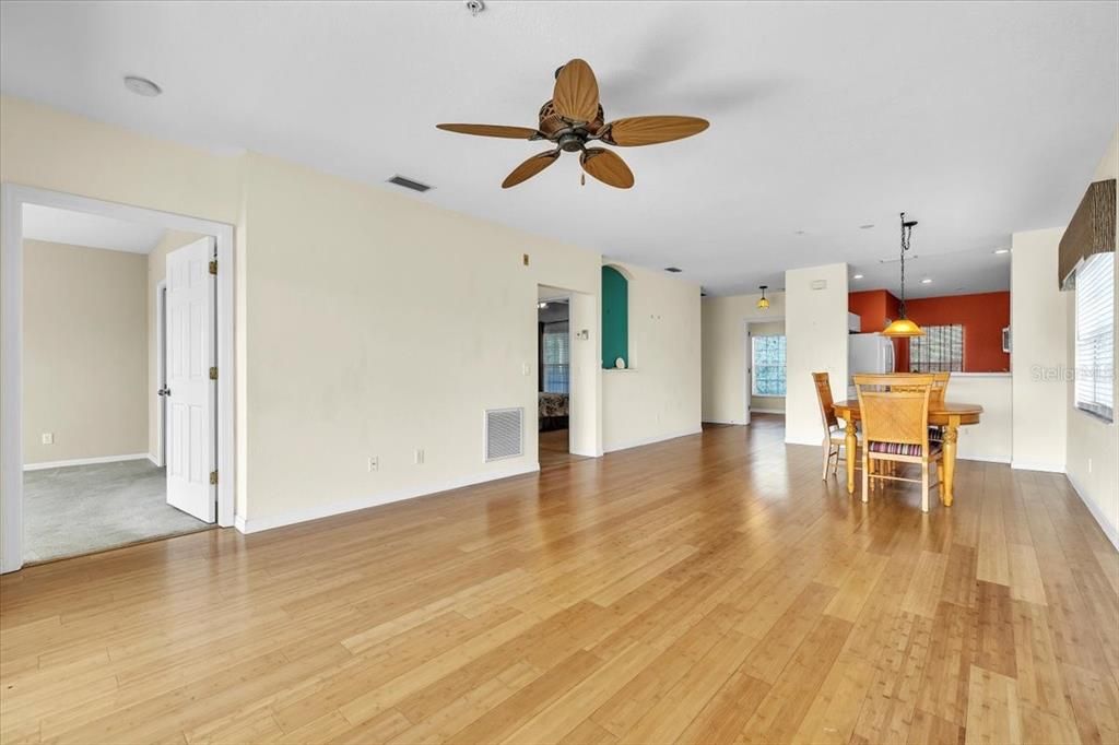 For Sale: $215,000 (3 beds, 2 baths, 1207 Square Feet)