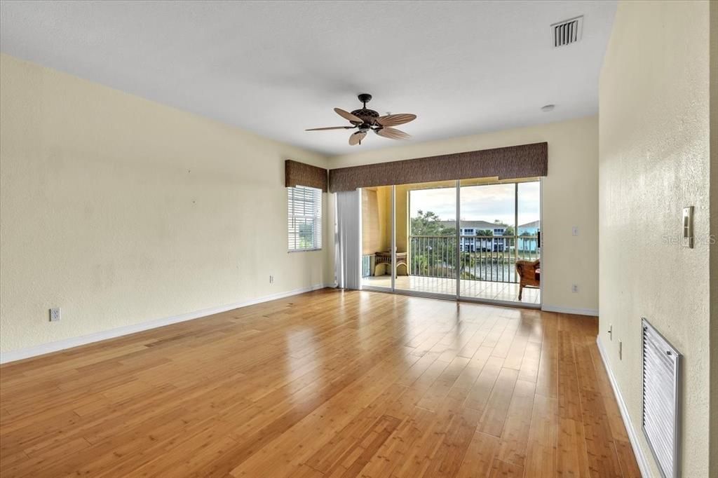 For Sale: $215,000 (3 beds, 2 baths, 1207 Square Feet)