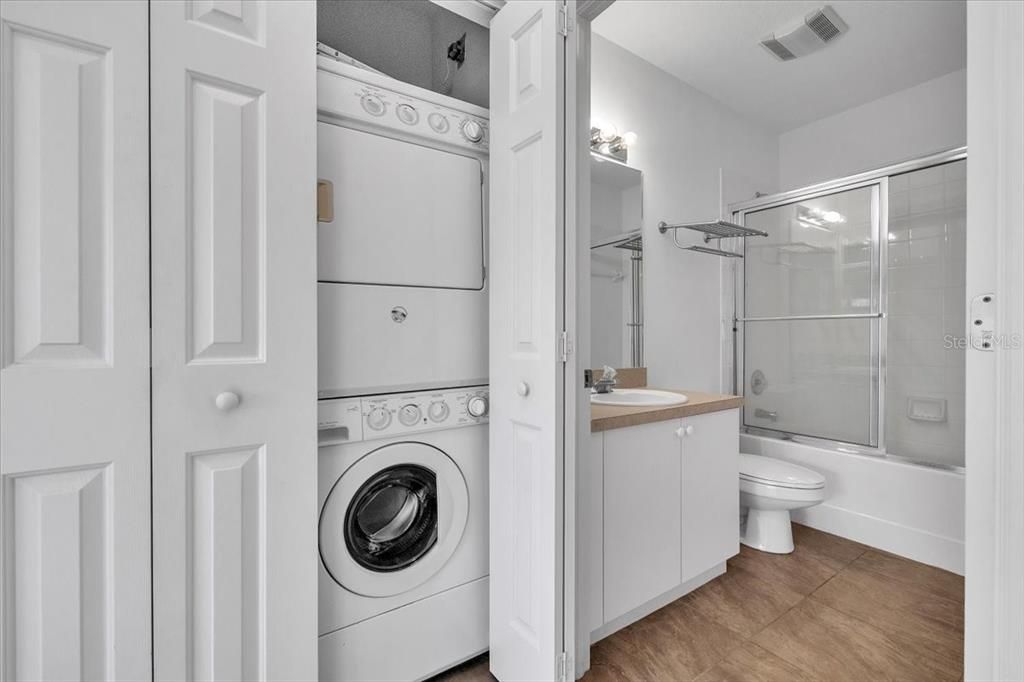 For Sale: $215,000 (3 beds, 2 baths, 1207 Square Feet)