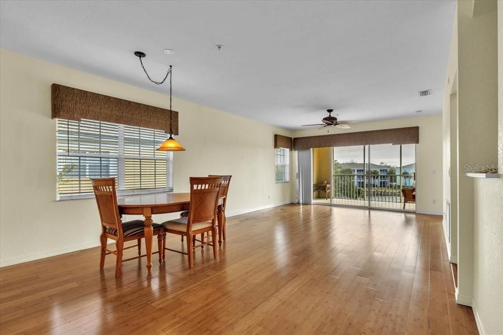 For Sale: $215,000 (3 beds, 2 baths, 1207 Square Feet)