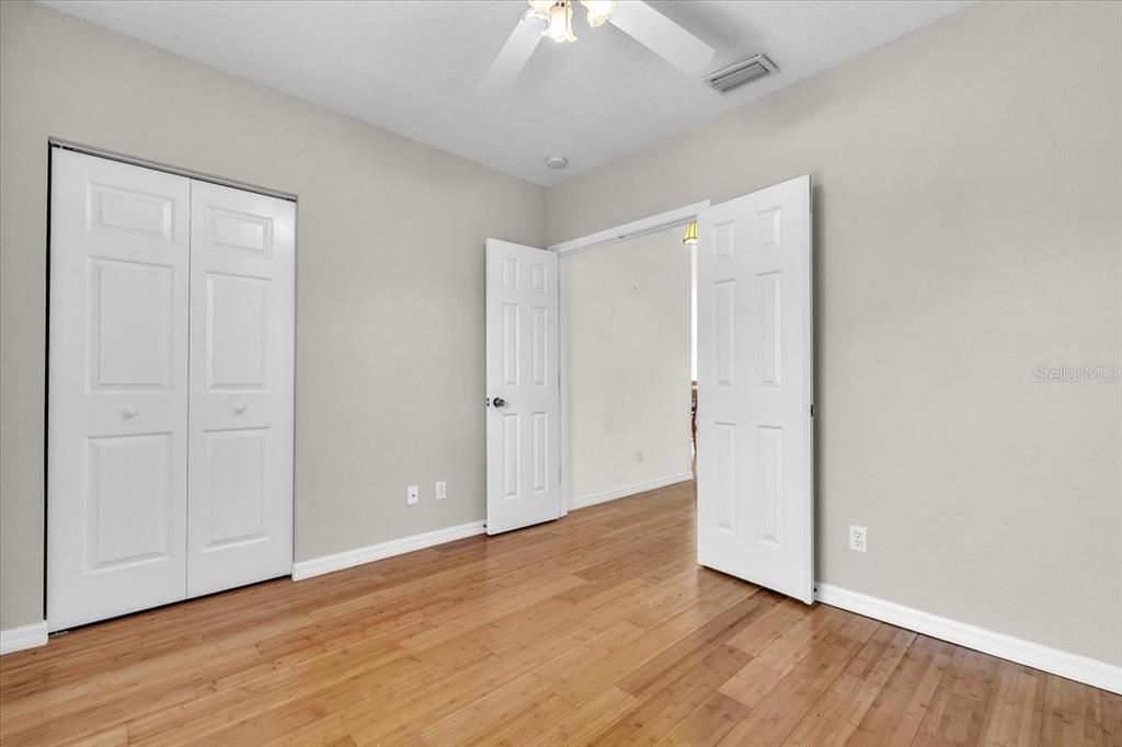 For Sale: $215,000 (3 beds, 2 baths, 1207 Square Feet)