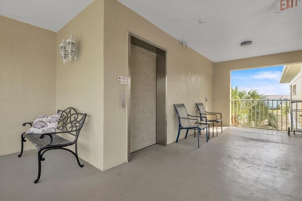 For Sale: $215,000 (3 beds, 2 baths, 1207 Square Feet)