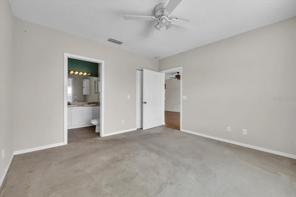 For Sale: $215,000 (3 beds, 2 baths, 1207 Square Feet)