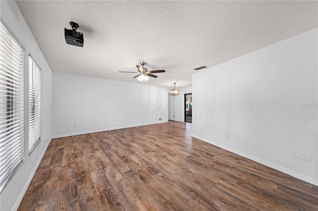 For Sale: $450,000 (3 beds, 2 baths, 1635 Square Feet)