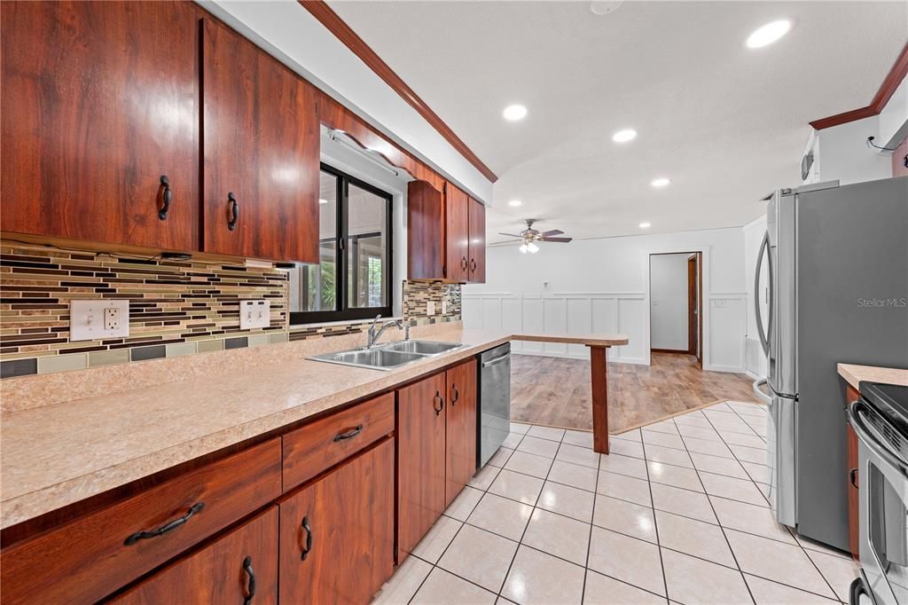 For Sale: $450,000 (3 beds, 2 baths, 1635 Square Feet)