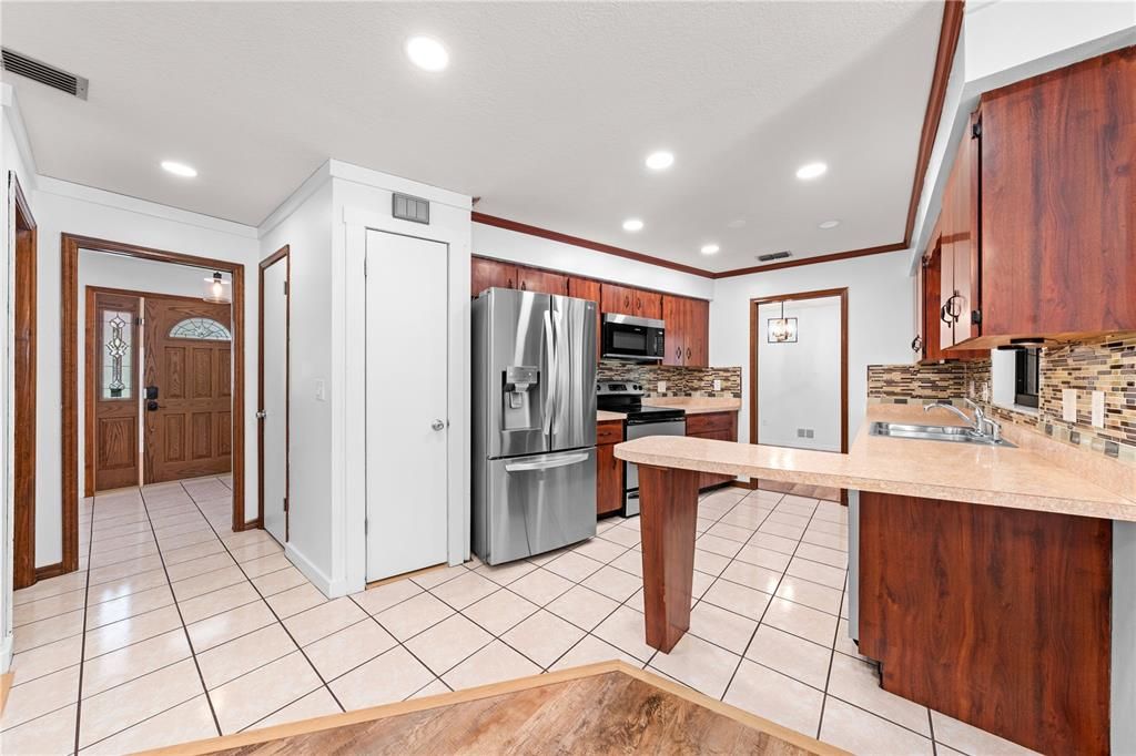 For Sale: $450,000 (3 beds, 2 baths, 1635 Square Feet)