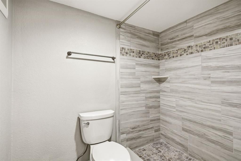 En Venta: $425,000 (3 camas, 2 baños, 1666 Pies cuadrados)