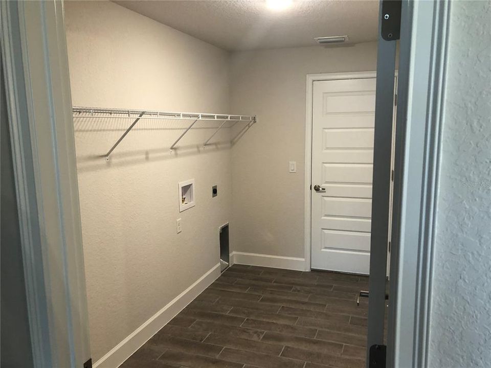 En Venta: $334,250 (4 camas, 2 baños, 2151 Pies cuadrados)