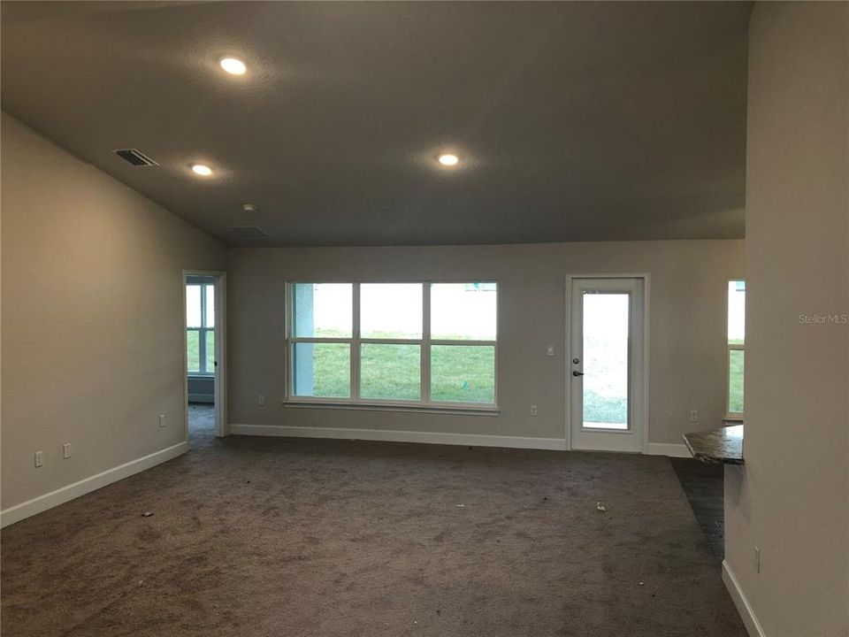 En Venta: $334,250 (4 camas, 2 baños, 2151 Pies cuadrados)