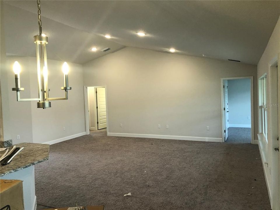 En Venta: $334,250 (4 camas, 2 baños, 2151 Pies cuadrados)