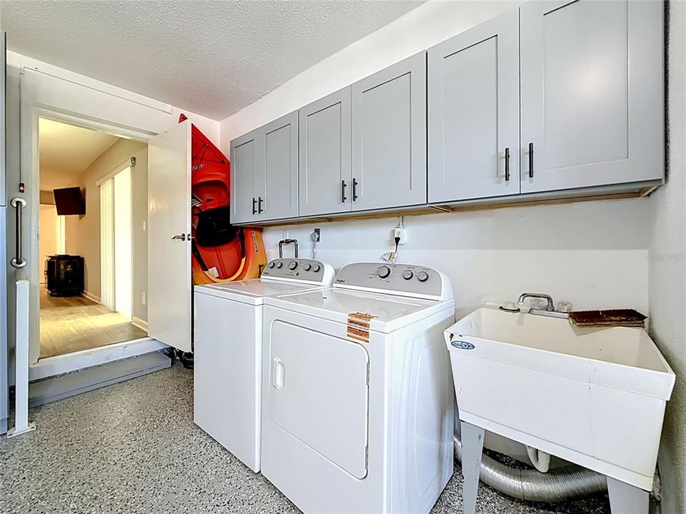 For Sale: $547,000 (2 beds, 2 baths, 1600 Square Feet)