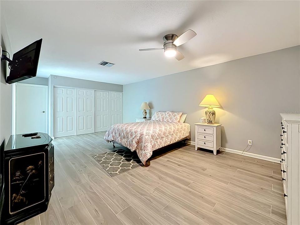 For Sale: $547,000 (2 beds, 2 baths, 1600 Square Feet)