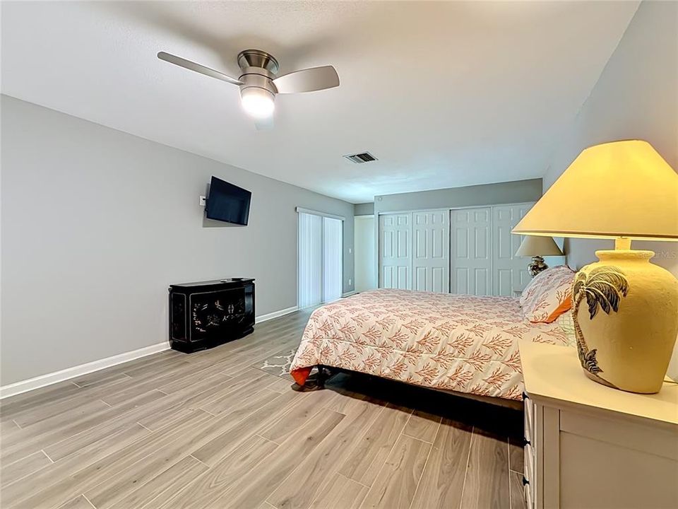 For Sale: $547,000 (2 beds, 2 baths, 1600 Square Feet)