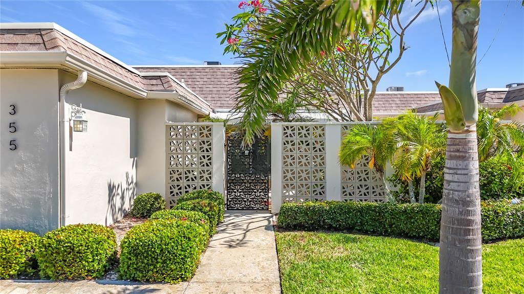 For Sale: $547,000 (2 beds, 2 baths, 1600 Square Feet)