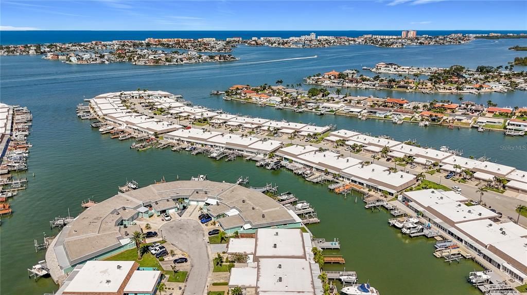 For Sale: $547,000 (2 beds, 2 baths, 1600 Square Feet)