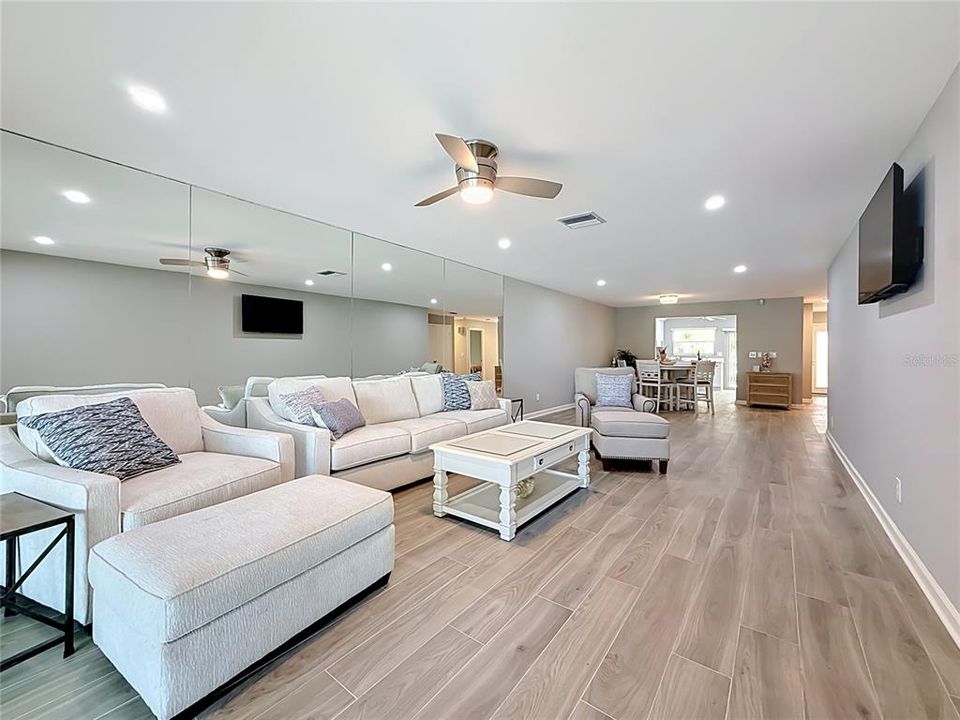 For Sale: $547,000 (2 beds, 2 baths, 1600 Square Feet)