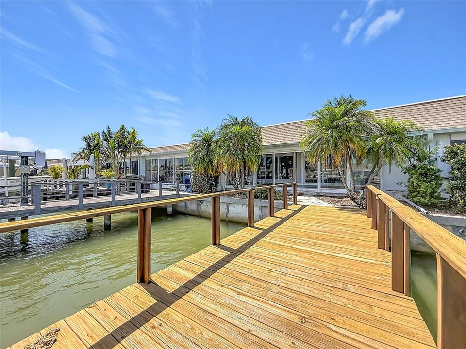 For Sale: $547,000 (2 beds, 2 baths, 1600 Square Feet)