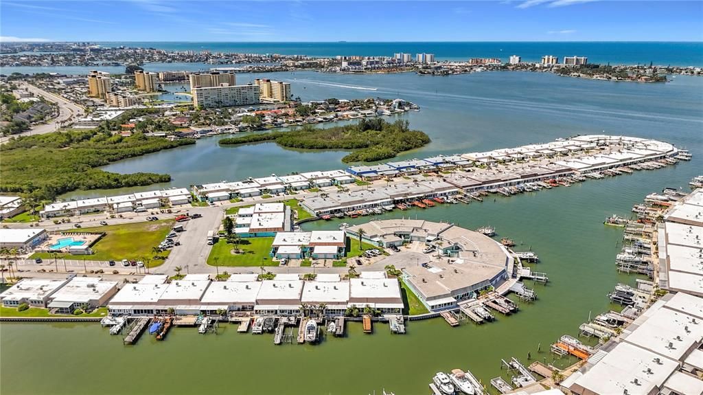 For Sale: $547,000 (2 beds, 2 baths, 1600 Square Feet)