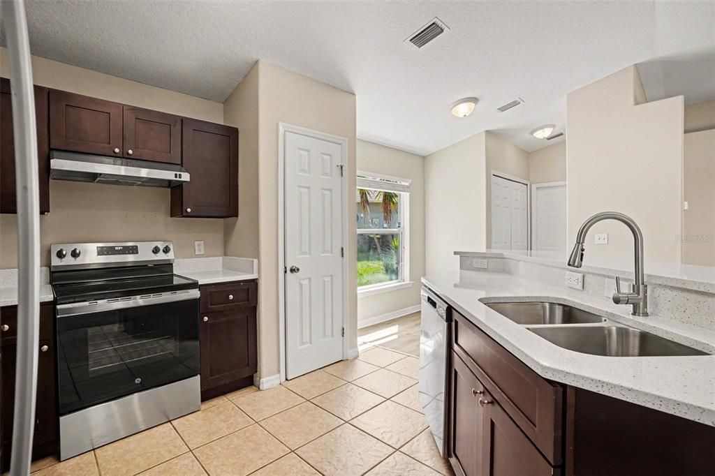 For Sale: $249,900 (3 beds, 2 baths, 1526 Square Feet)