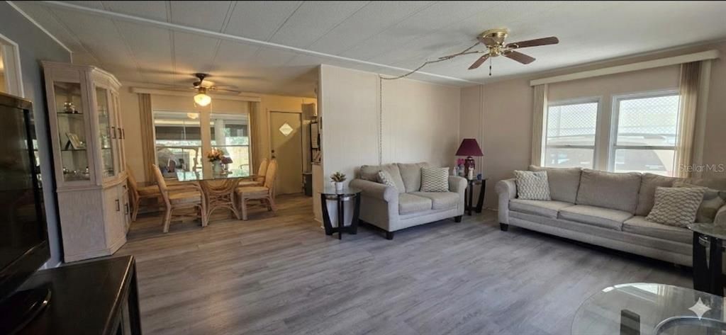 For Sale: $125,000 (2 beds, 2 baths, 960 Square Feet)