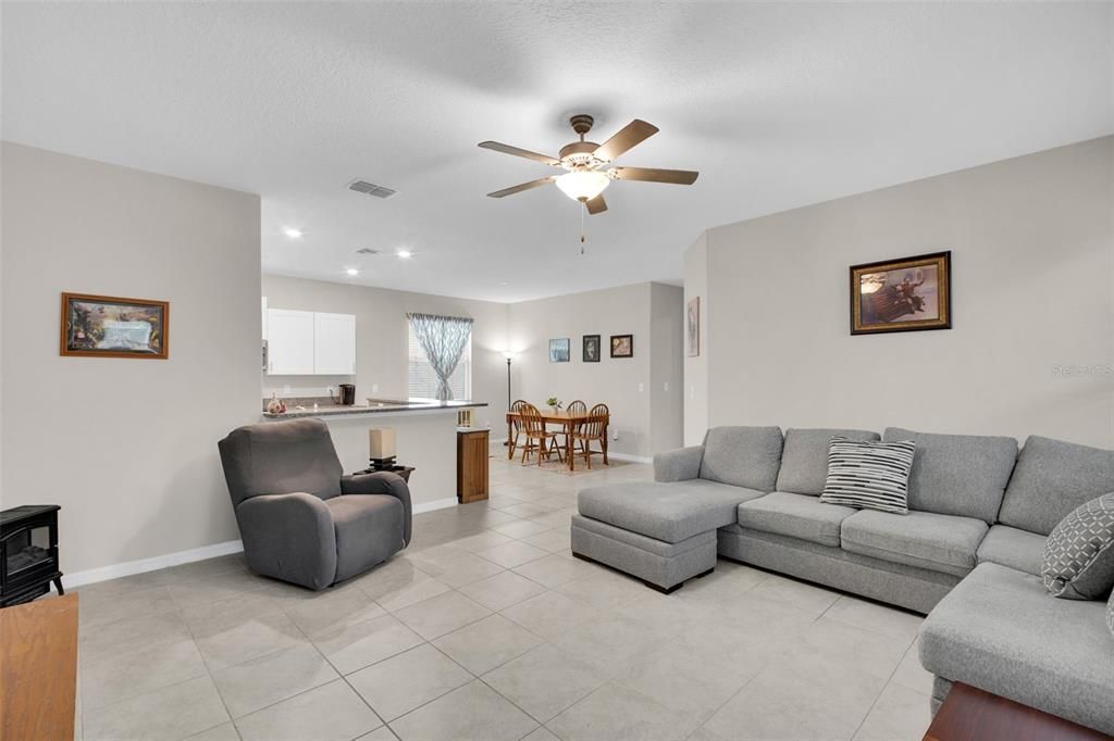 For Sale: $319,000 (3 beds, 2 baths, 1627 Square Feet)