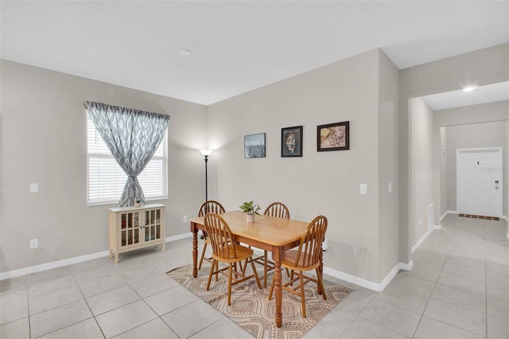 For Sale: $319,000 (3 beds, 2 baths, 1627 Square Feet)