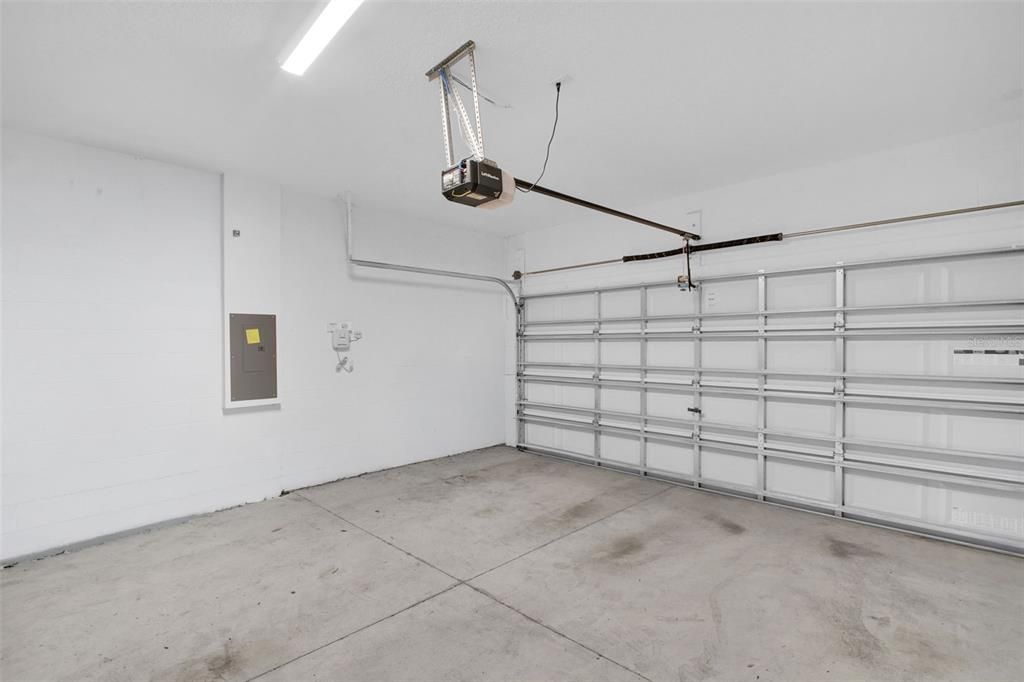 For Sale: $319,000 (3 beds, 2 baths, 1627 Square Feet)