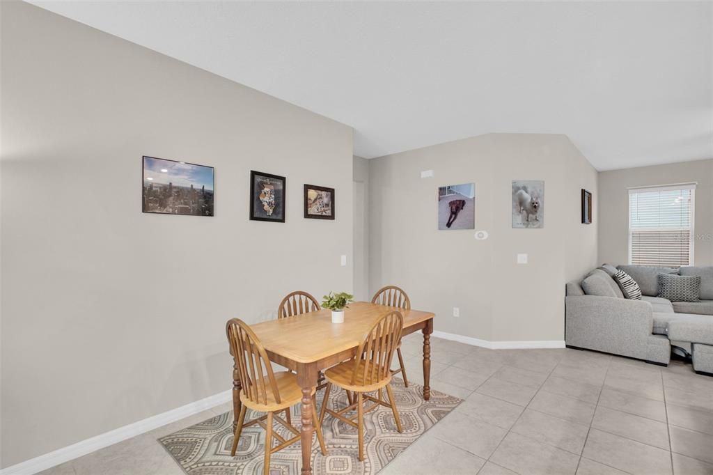 For Sale: $319,000 (3 beds, 2 baths, 1627 Square Feet)