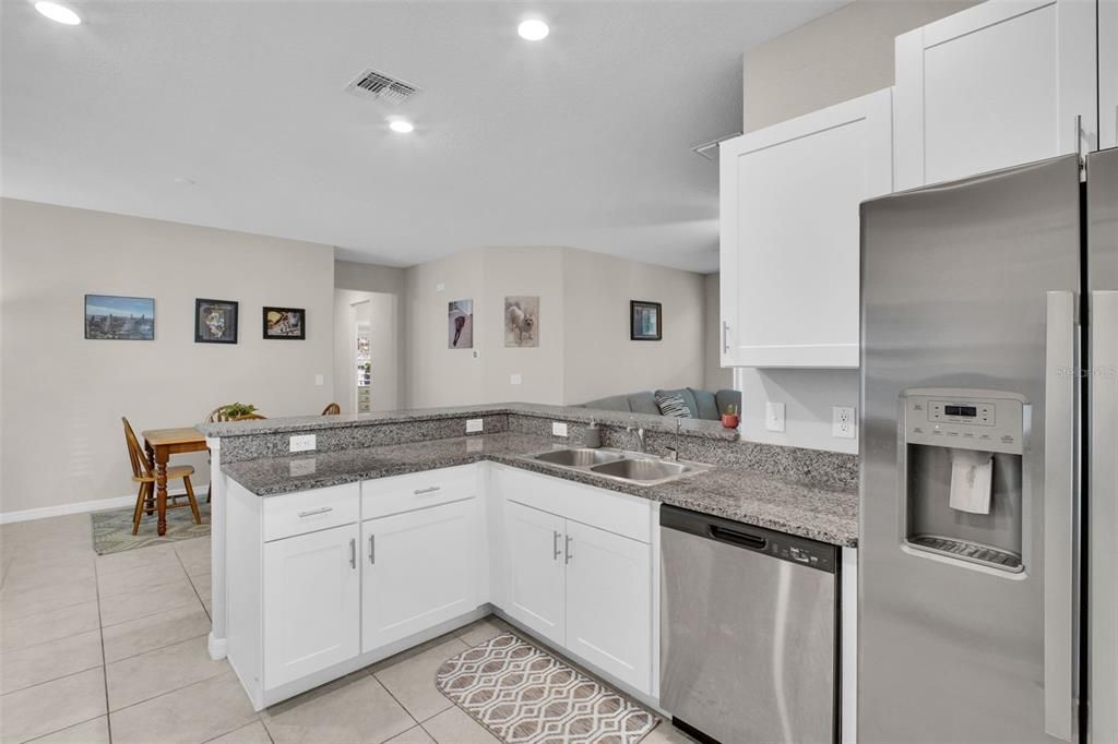 For Sale: $319,000 (3 beds, 2 baths, 1627 Square Feet)