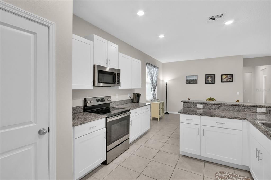 For Sale: $319,000 (3 beds, 2 baths, 1627 Square Feet)